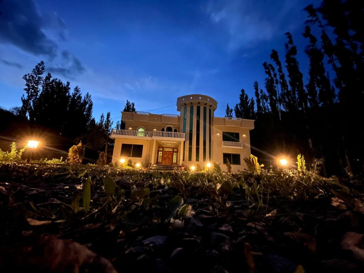 Skardu Saraye Hotel & Resort Екстериор снимка