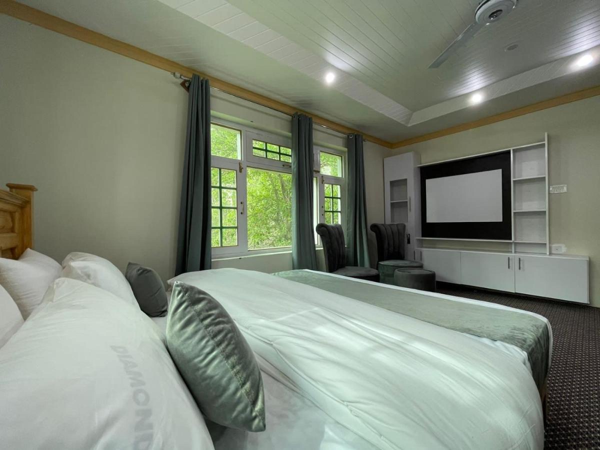 Skardu Saraye Hotel & Resort Екстериор снимка
