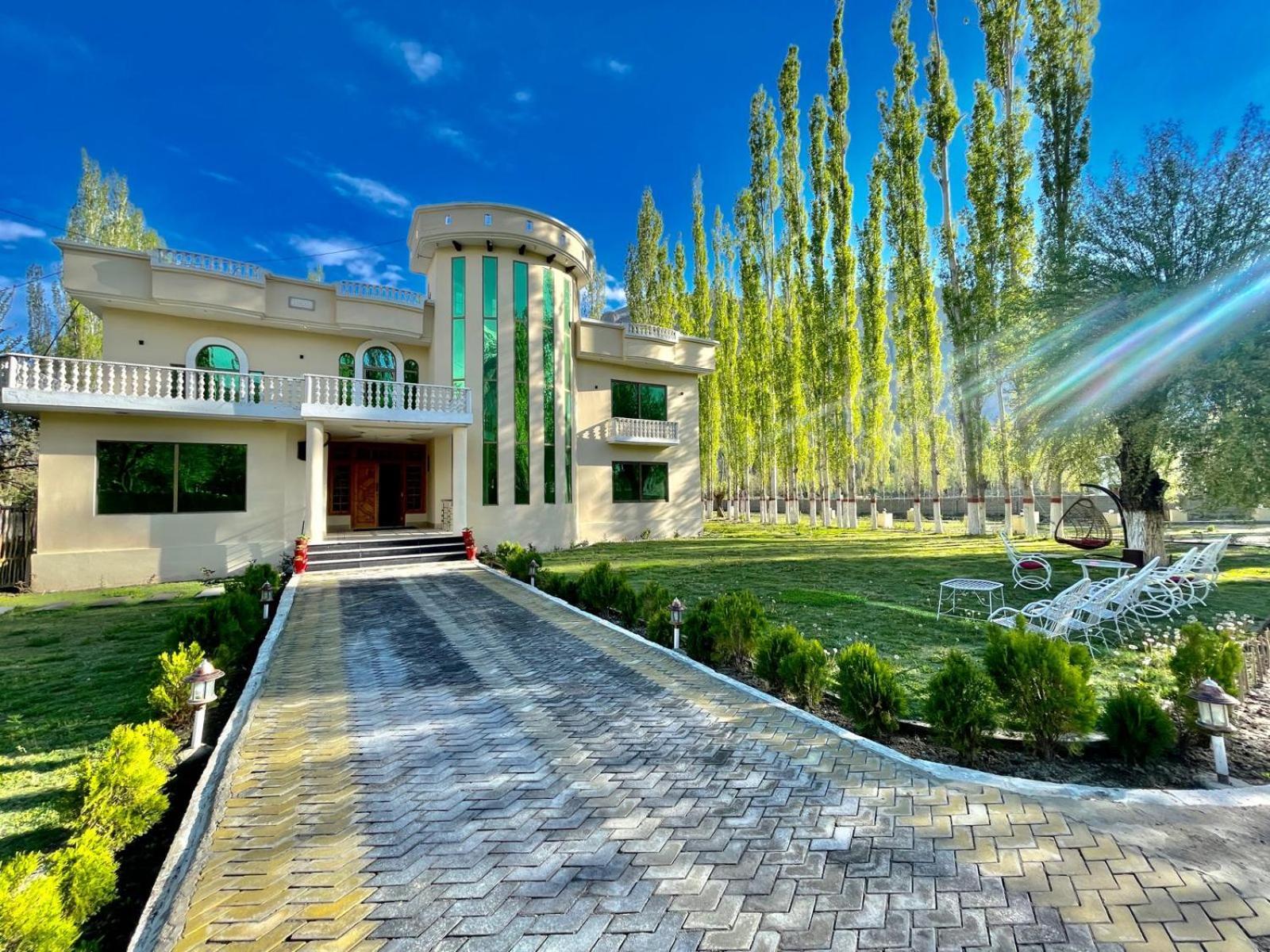 Skardu Saraye Hotel & Resort Екстериор снимка