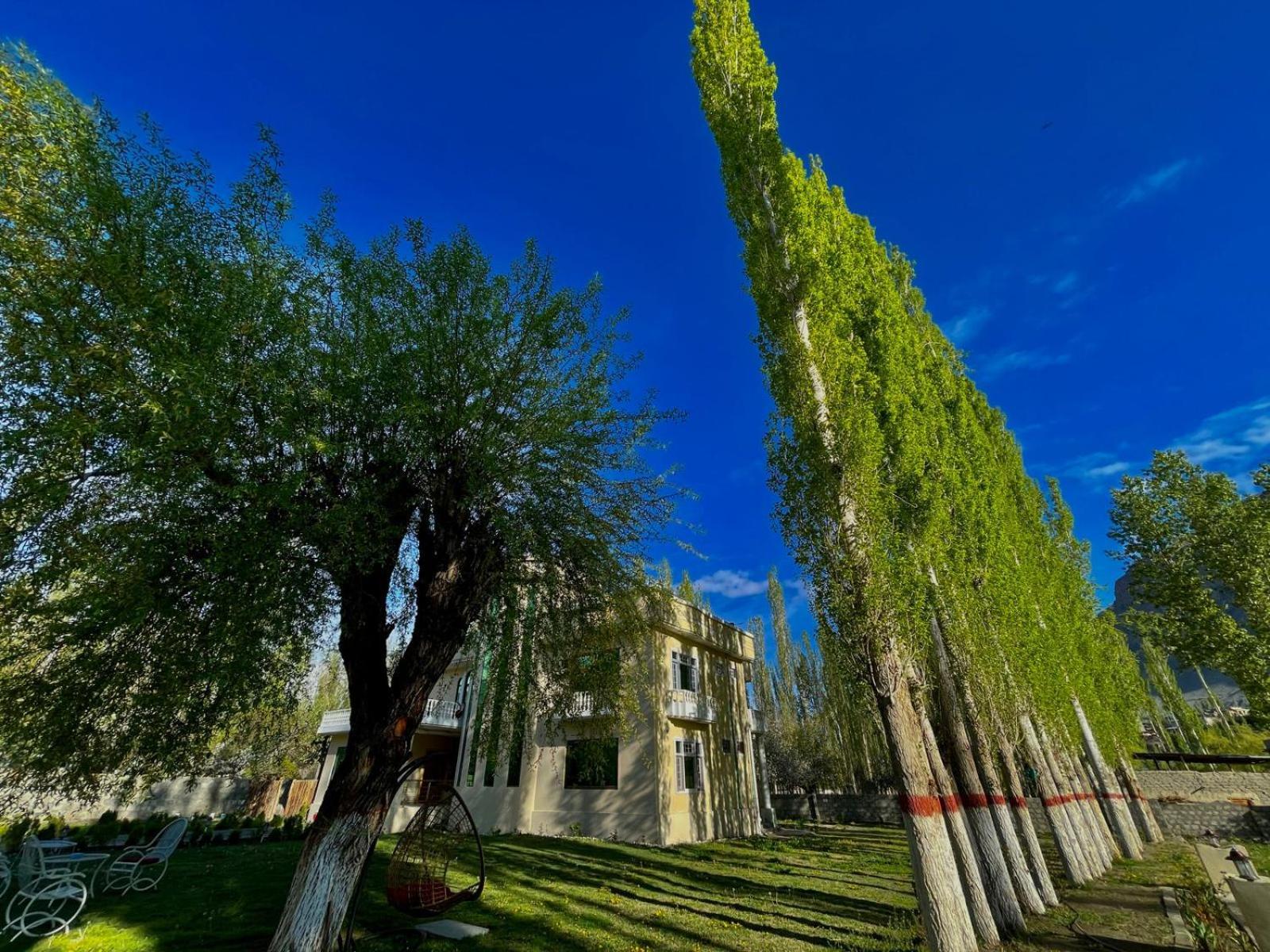 Skardu Saraye Hotel & Resort Екстериор снимка