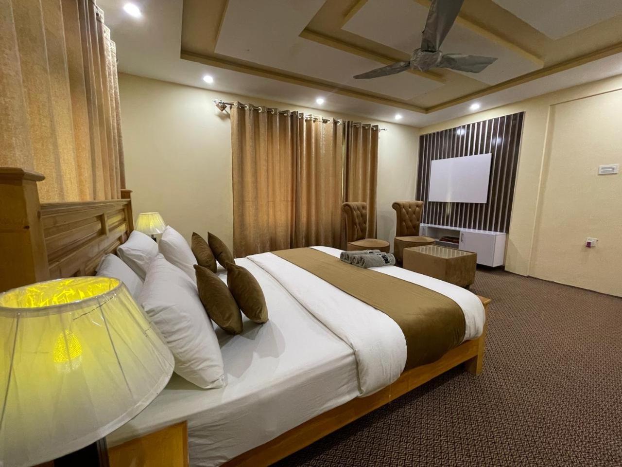 Skardu Saraye Hotel & Resort Екстериор снимка